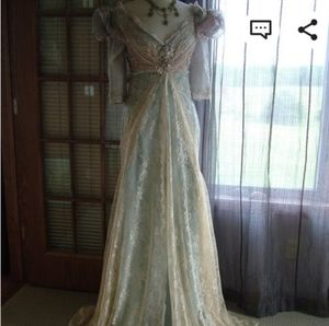 🚫SOLD🚫 Vintage empire Victorian gown